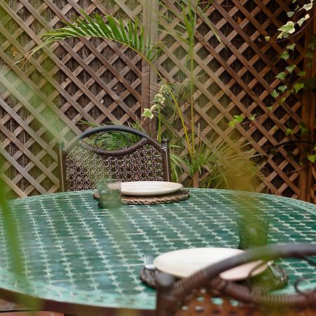 Ground Floor Holiday Apartment With Terrace And Pool In Puerto Banus, 马尔韦利亚 外观 照片