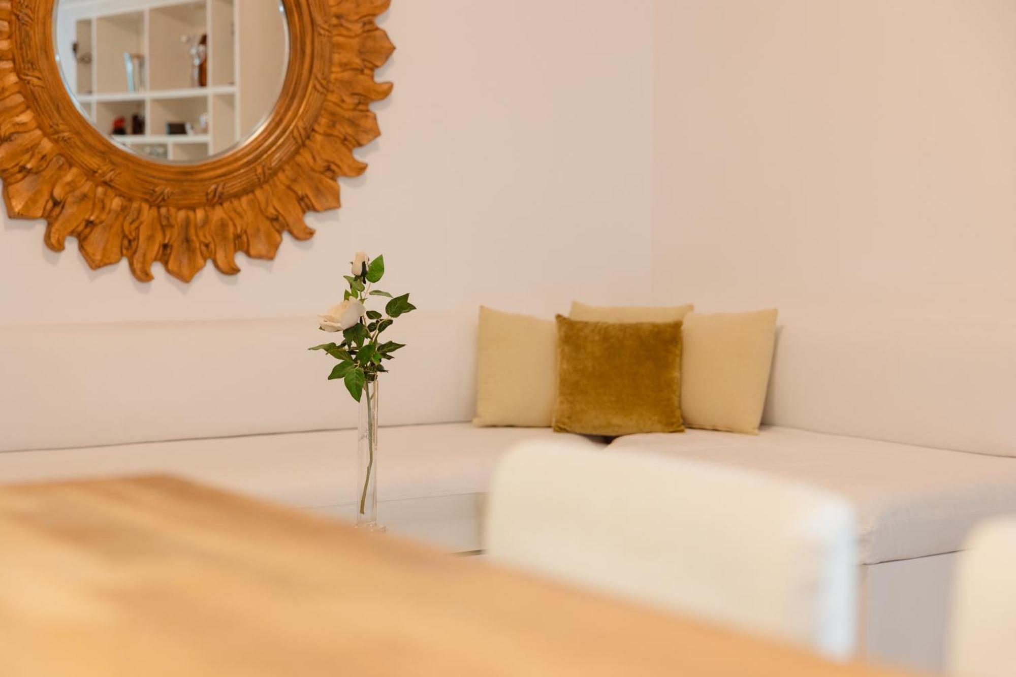 Ground Floor Holiday Apartment With Terrace And Pool In Puerto Banus, 马尔韦利亚 外观 照片