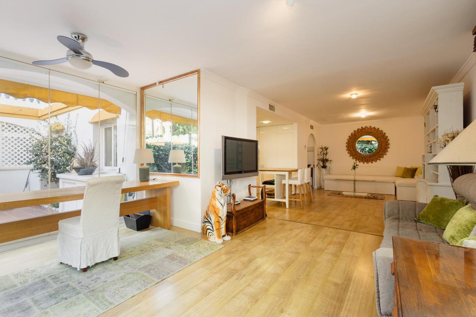 Ground Floor Holiday Apartment With Terrace And Pool In Puerto Banus, 马尔韦利亚 外观 照片