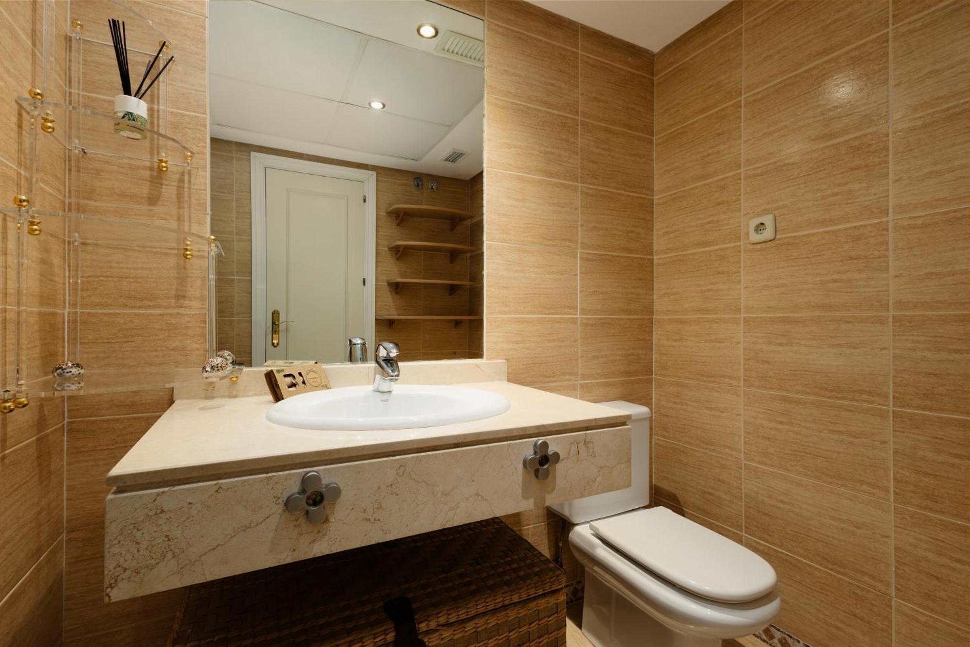 Ground Floor Holiday Apartment With Terrace And Pool In Puerto Banus, 马尔韦利亚 外观 照片
