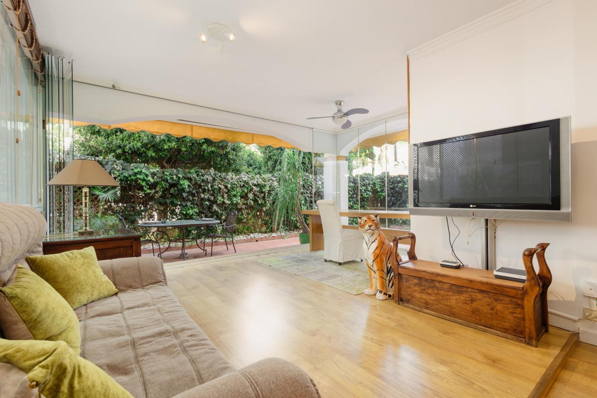 Ground Floor Holiday Apartment With Terrace And Pool In Puerto Banus, 马尔韦利亚 外观 照片