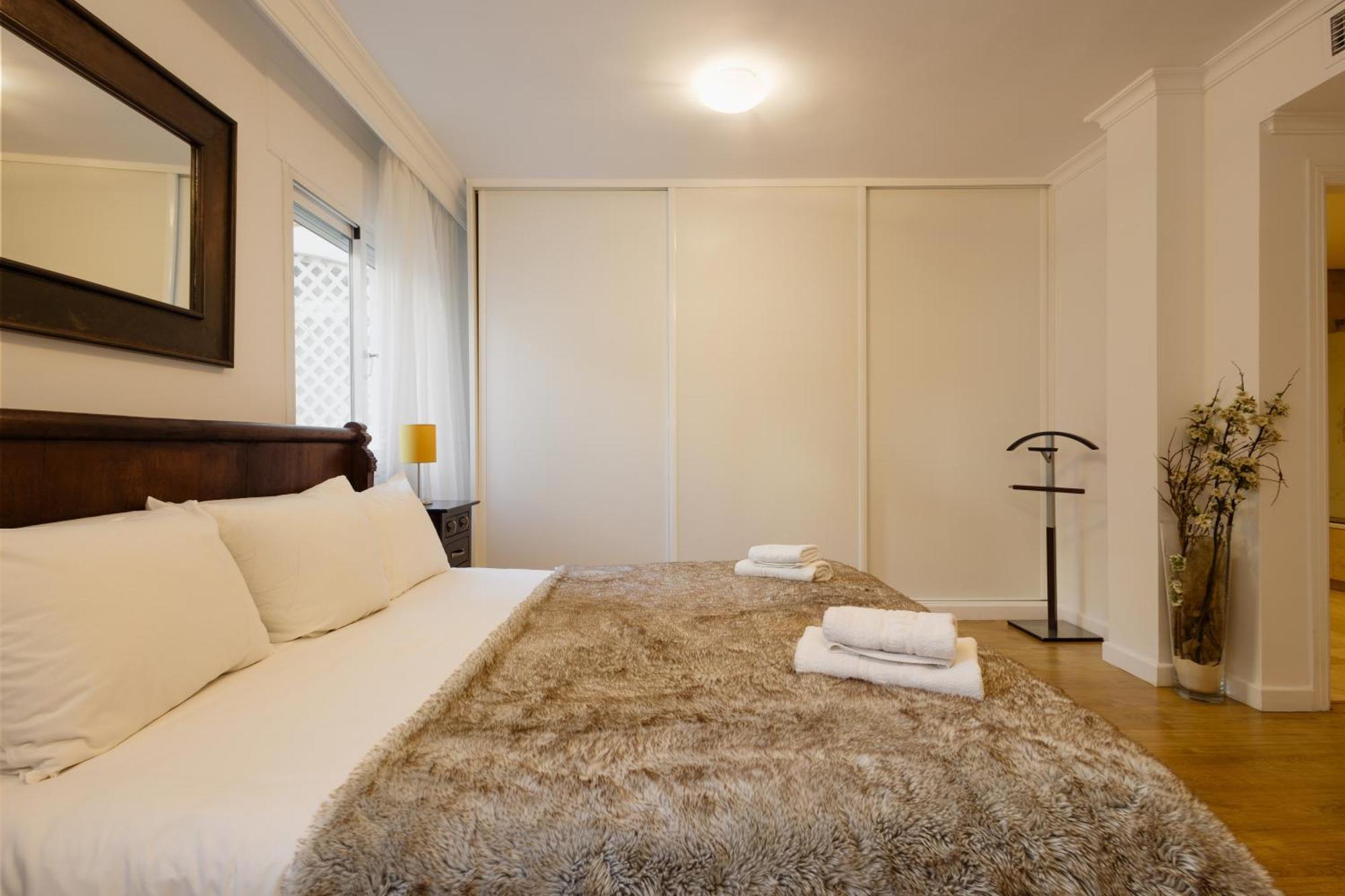 Ground Floor Holiday Apartment With Terrace And Pool In Puerto Banus, 马尔韦利亚 外观 照片