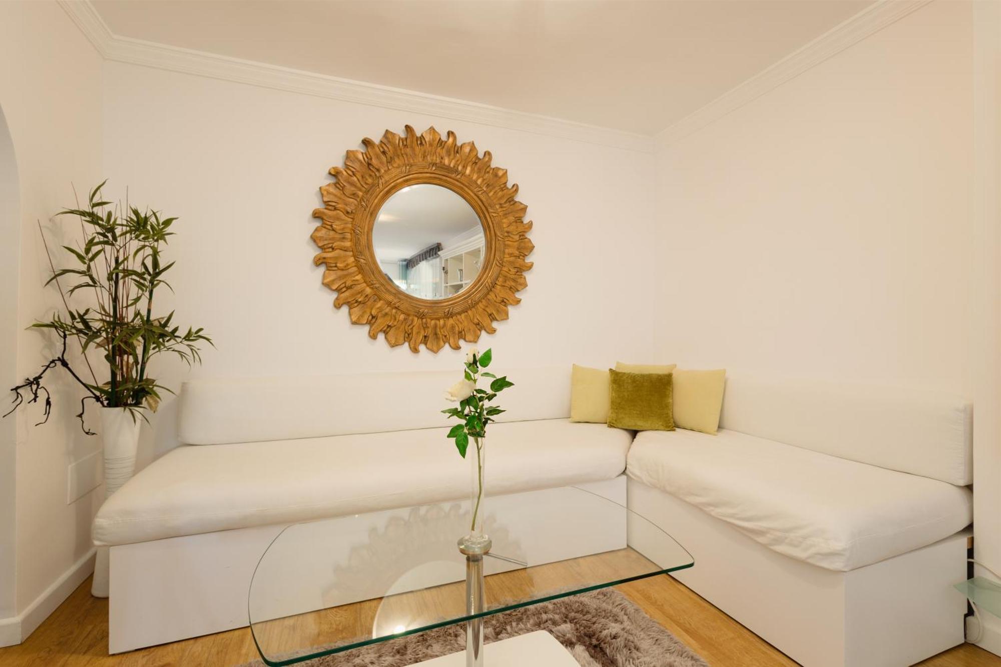 Ground Floor Holiday Apartment With Terrace And Pool In Puerto Banus, 马尔韦利亚 外观 照片