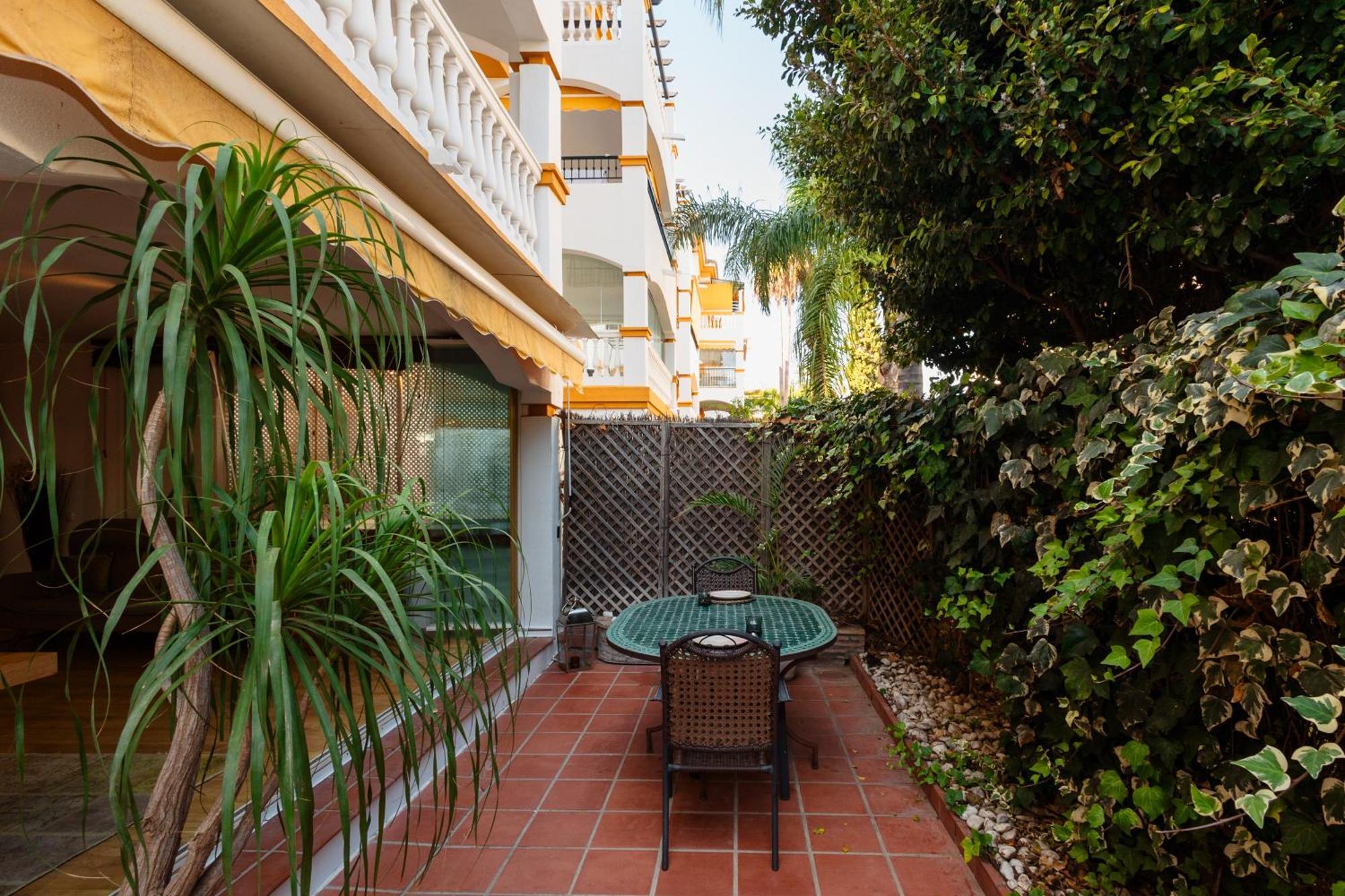 Ground Floor Holiday Apartment With Terrace And Pool In Puerto Banus, 马尔韦利亚 外观 照片